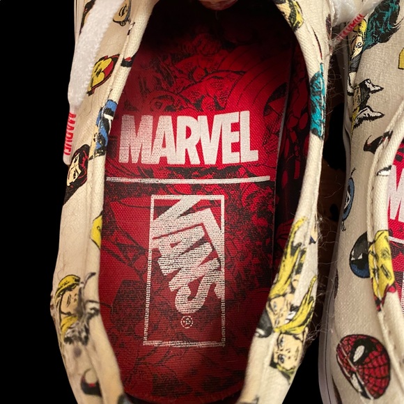 VANS Authentic Marvel Head Sneakers - Picture 8 of 16